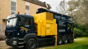 Camion aspira macerie