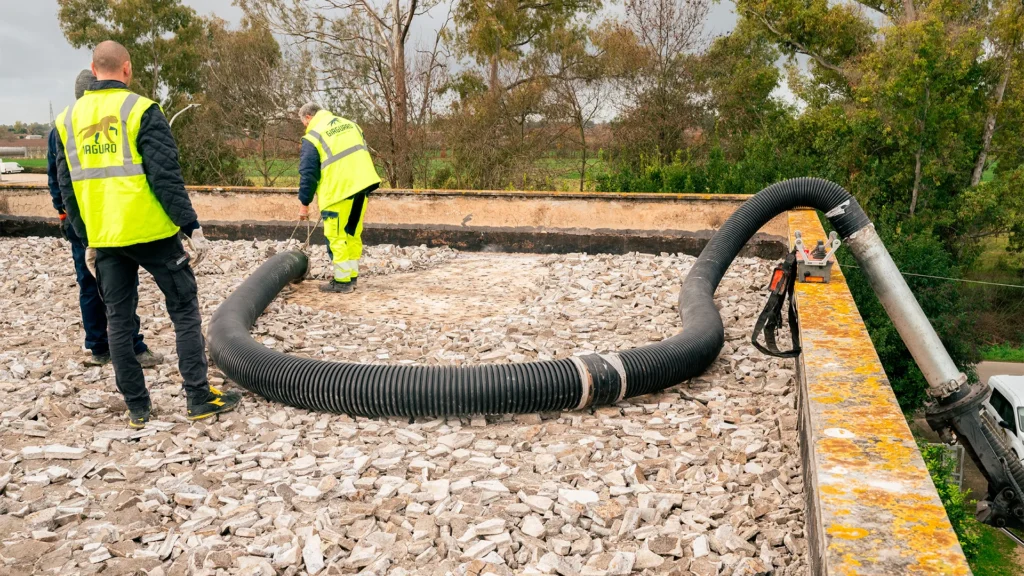 Team impresa edile Giaguaro Edilizia per smaltimento rifiuti