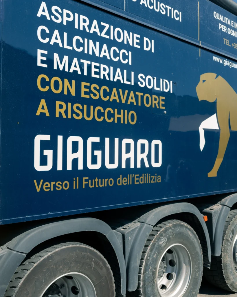 Camion per aspirazione sabbia e terra